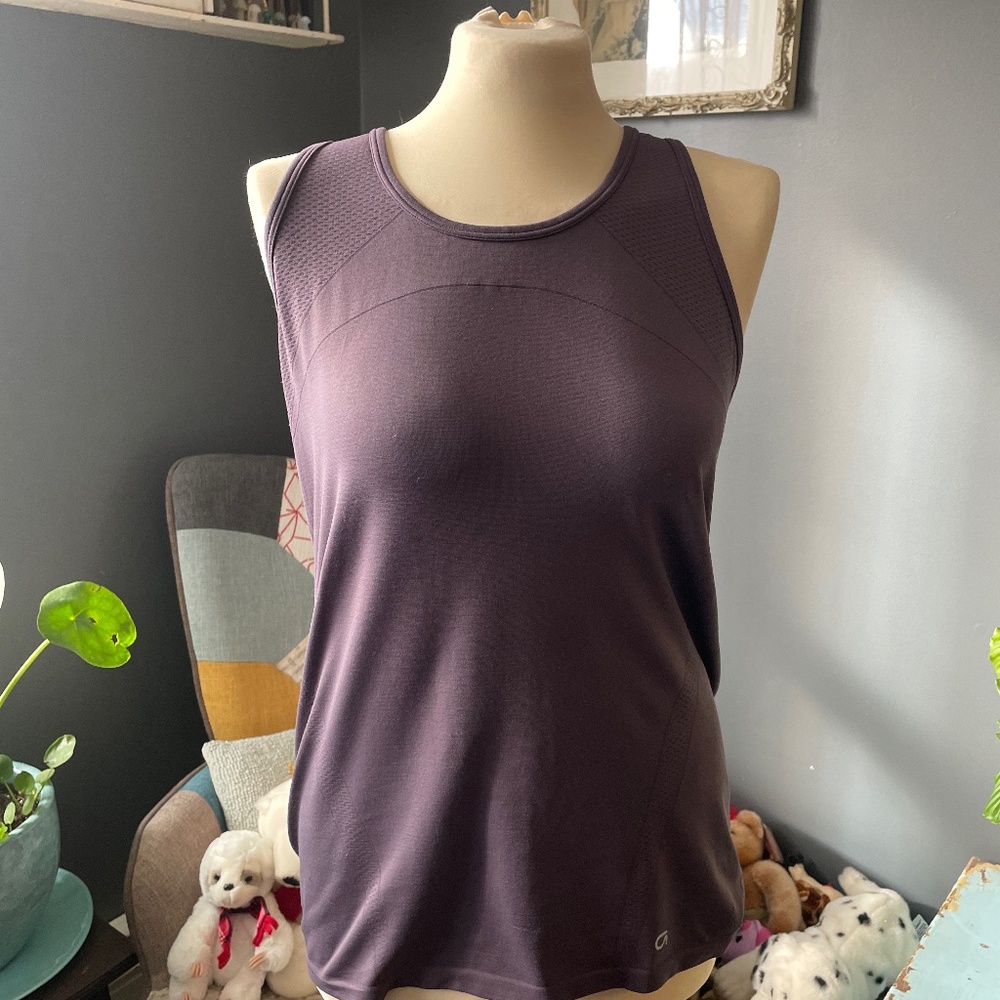 Gap workout shirt